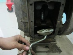 Hình 3 3 3d Bảo dưỡng bơm dầu bôi trơn Tháo rời bơm dầu Trước khi tháo bơm 7