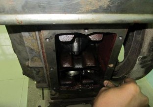 Bảo dưỡng bơm dầu bôi trơn Tháo rời bơm dầu Trước khi tháo bơm dầu phải 8