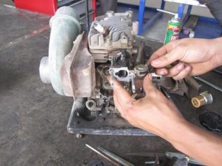 Lắp phao xăng 4 1 4 Điều chỉnh chế độ chạy không Điều chỉnh sơ bộ Vặn 20