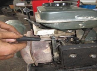 Siết chặt bu lông bắt bộ chế hoà khí và lọc xăng 7 2 1 c h ứ a n h i ê n 4 3 23