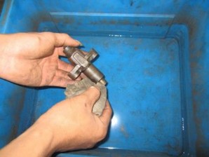 Điều chỉnh Lắp vòi phun vào ống cao áp của thiết bị kiểm tra áp suất phun 16