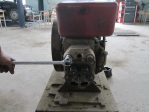 1 4 1 Trình tự tháo lắp Tháo lắp nắp máy Tháo nắp máy Dùng tuýp khẩu và clê 7