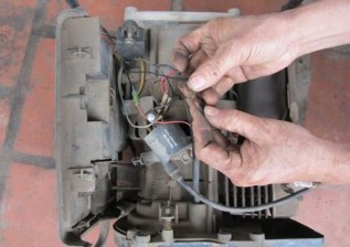 Tháo bu lông bắt vô lăng điện Dùng vam tháo vô lăng điện Siết bu lông nắp 10