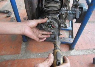 Lắp vô lăng điện Tháo giá đỡ bộ điều khiển Điều chỉnh khe hở giữa bộ 15