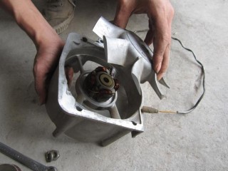 Lắp nam châm điện vào với cuộn dây Lắp trục bộ phát điện Lắp puly truyền 14