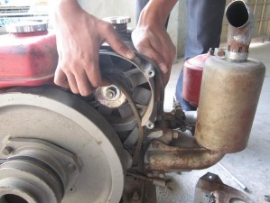 Lắp dây đai truyền động Lắp tấm bảo vệ quạt gió Điều chỉnh dây đai 20