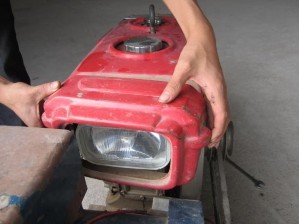 Nhấc vỏ hộp đèn ra ngoài 25