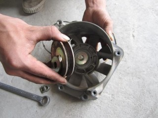 Tháo trục bộ phát điện Tháo bộ nam châm điện Làm sạch bộ phát điện Làm 7