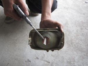 đèn Kiểm tra bóng đèn Dùng đồng hồ vạn năng kiểm tra lần lượt từng chân 4