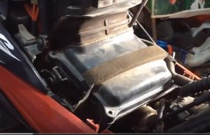 Đánh tay láy xe hết về một phía Lấy lắp bầu lọc và lọc gió ra vệ sinh 7