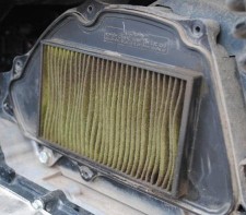 Kiểm tra và vệ sinh có thể dùng xà phòng giặt tấm xốp và dùng khí thổi Kiểm 9