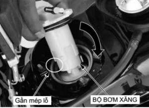 Hình 2 7 Lăp lọc xăng Ráp 2 tấm định vị với dấu UP hướng lên đồng thời 3