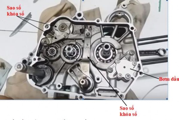 Hình 2 2 Cụm cơ cấu móc số khóa Cơ cấu điều khiển bên trong gồm Heo số càng 8