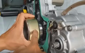 Hình 3 21 Xác định dấu T trên vô lăng và dấu trên nhông cam Quay trục cam theo hai 19