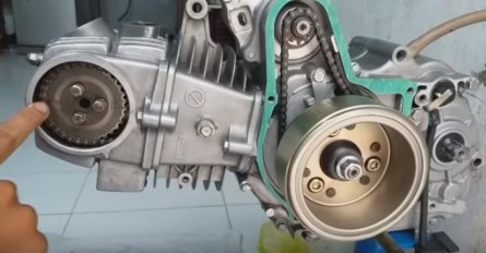 Hình 3 22 Lắp nhông cam đúng dấu nắp máy Quay máy kiểm tra lại quan sát các dấu 21