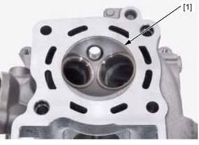 Hình 3 22 Vệ sinh và kiểm tra độ phẳng của nắp máy Xoa một lớp bột màu lên 1