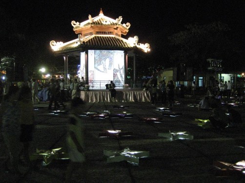 H 3 3 3 Đinh Khắc Thịnh Huế Quảng trường thi ca 2008 Sắp đặt tiếm đoạt không 11