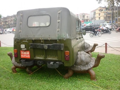 H 4 3 1 Nguyễn Mạnh Hùng Hà Nội Phượt 2016 triển lãm bên ngoài Đại sứ quán 3