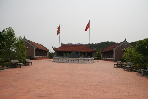 Ảnh 2 Đền Thờ Nhân Huệ Vương Trần Khánh Dư xã Quan Lạn Vân Đồn Nguồn tác 2