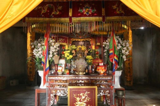 Ảnh 9 Ban Thờ vua Lý Anh Tông trong đình Quan Lạn xã Quan Lạn Vân Đồn Nguồn tác 9