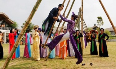 h In the spring in the Northern villages people play swings When players move regularly the swing 6