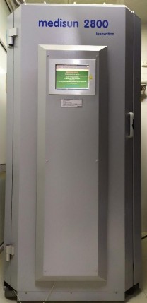 Hình 2 4 Sử dụng Máy Medisun Gigatest 1 UVB 311 đo liều MED Hình 2 5 Buồng chiếu tia 5