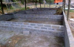 Hình 4 6 1 Nền bằng đất Hình 4 6 2 Nền bằng hồ non Độ cao của luống nuôi 2