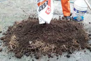 Hình 1 3 27 Rải lớp phân tiếp theo Lưu ý Phân và chất độn được xếp thành 7