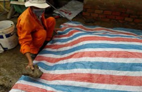 Hình 1 3 28 Đậy đóng ủ Hình 1 3 29 Chèn kín xung quanh Lưu ý nhiệt độ thích 9