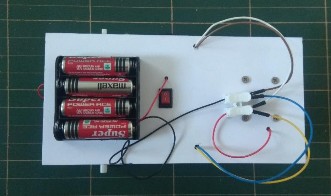 11 Gắn thêm bánh xe vào 2 motor để được xe hoàn chỉnh Sau đó tiến hành bật 16