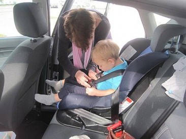 Hình 2 5 Cài dây an toàn 2 4 PHƯƠNG PHÁP CẦM VÔ LĂNG LÁI Để dễ điều khiển 5