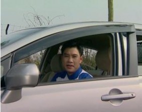 Hình 2 54 Xuống xe kiểm tra an toàn Hình 2 55 Kiểm tra xung quanh Mở cửa xe quan sát 9