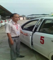 Khởi hành xe Khởi động động cơ Cắt ly hợp Đạp bàn đạp ly hợp hai tay nắm 17