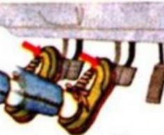 9 Xuống xe Quan sát thấy an toàn tay trái mở hé cánh cửa xe khoảng 10 20cm dừng 4