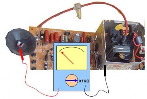 Để thang 1KΩ hoặc 10KΩ đo giữa núm HV với Mass máy để chiều đo bất kỳ Nếu 10