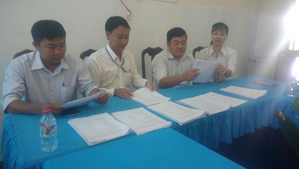 Kiểm tra phiếu phỏng vấn NVYT Trung tâm Y tế Thới Lai Lấy mẫu vi sinh vật 2