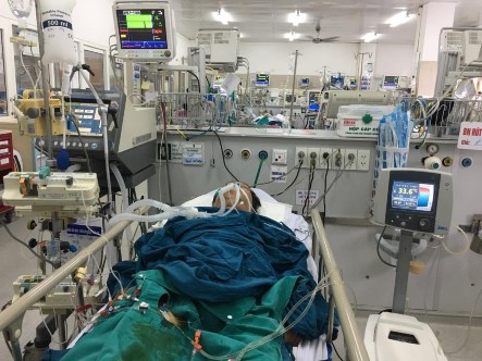 Hình 3 Bệnh nhân trong quá trình điều trị hạ thân nhiệt Hình 4 Bệnh nhân hồi 3