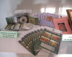 Đĩa DVD về trình diễn văn hóa nghệ thuật Mặt nạ sử dụng trong lễ rước Phi 3