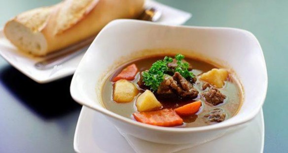 H 27 Thịt heo nấu ra gu dùng chung với bánh mỳ BÀI 13 CANH CHUA CÁ CÁ KHO TỘ Công 1