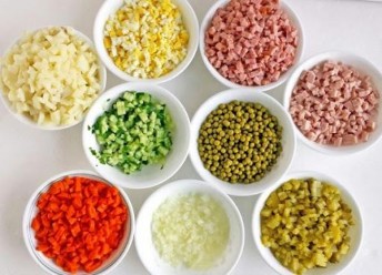 H 30 Các loại nguyên liệu thái hạt lựu chuẩn bị sẵn H 31 Trộn tất cả các 4