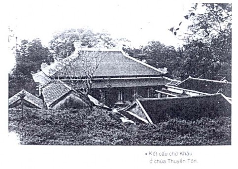 Hình 4 Kiến trúc chùa Hình 5 Kiến trúc nhà ở Về bố cục tổng thể không gian 2