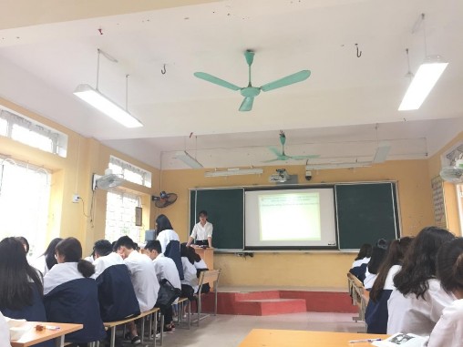 Học sinh tham gia tìm hiểu nội dung bài Học sinh trả lời các câu hỏi trong bài 2