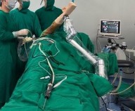 Hình 2 14 Tư thế phẫu thuật Beach chair và tư thế nằm nghiêng của BN Nguồn ảnh 11