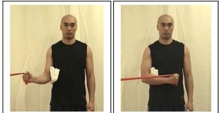 Hình 16 Bài tập xoay trong với dây chun Hình 17 bài tập xoay ngoài với dây chun 11