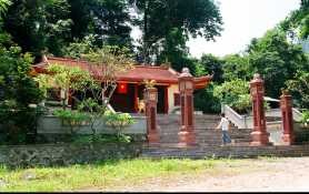 Trường Đại học Kinh tế Huế Đền tưởng niệm thanh niên xung Bách xanh trên 3