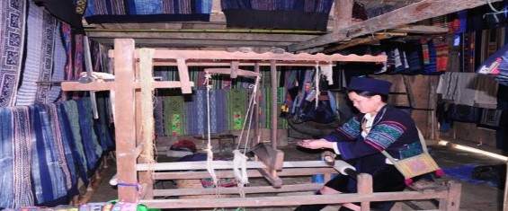 Dệt thổ cẩm Múa khèn Cậu bé H’Mông đen Nấu thắng cố 3