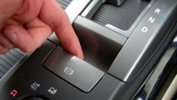 Bố trí ở bên phải người lái Hình 2 13 Cần điều khiển phanh tay 1 3 Một số 15