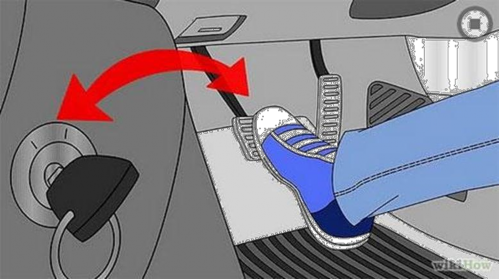 Hình 2 55 Khởi động xe 4 4 Vận hành xe Bước 1 Chân trái đạp bàn đạp ly hợp 11