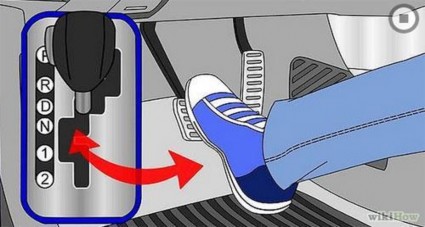 Bước 1 Chân trái đạp bàn đạp ly hợp di chuyển cần số sang số 1 Hộp số 12