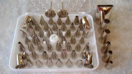 Đui dùng để bơm kem và dùng để tạo ra các loại hình hoa khác nhau trang trí cho 2